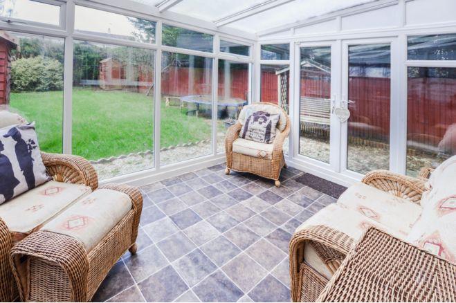 The house is on a small development properties in a cul de sac. Features include a lounge with archway through to the dining area and a kitchen with a range of units leading into the conservatory. https://www.purplebricks.co.uk/property-for-sale/3-bedroom-terraced-house-sheffield-904261