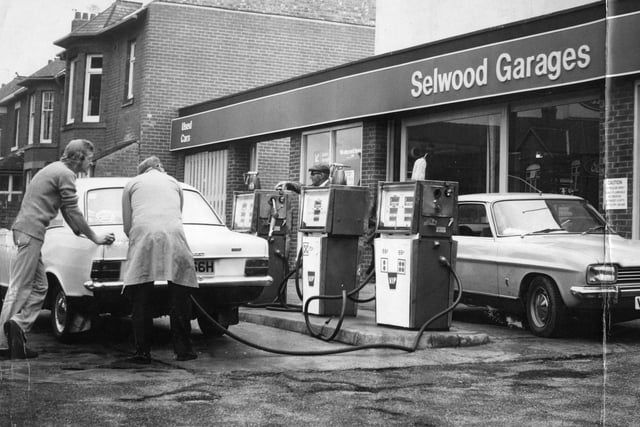 Motorists using Selwood Garage in September 1975.