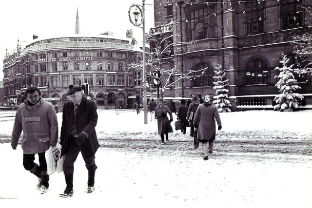 Snow outside Sheffield Town Hall in December 1981