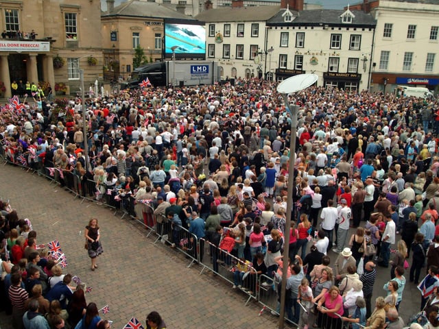 Thousands of fans gathered in Mansfield marketplace to welcome Rebecca back to Mansfield