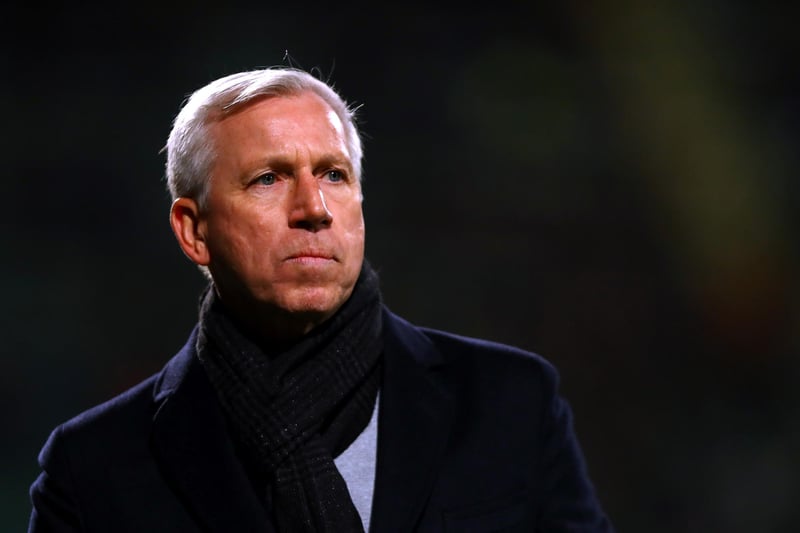 Former Newcastle United boss Alan Pardew and ex-Sunderland manager Phil Parkinson have both expressed an interest in the Portsmouth job. (talkSPORT)