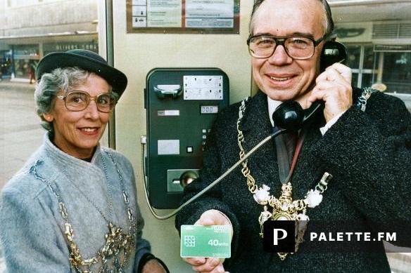 The new phonecard system is opened by Coun Roy Munn in January 1985 in Sheffield city centre. Picture: Sheffield Newspapers