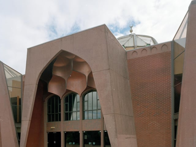 The mosque adopts traditional Islamic architectural forms from the 7th Century, including the iwan archway entrance, and presents them in red brick, glass and concrete.