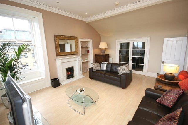 3 bed flat to rent - £6,000 pcm (£1,385 pw).
*festival let*