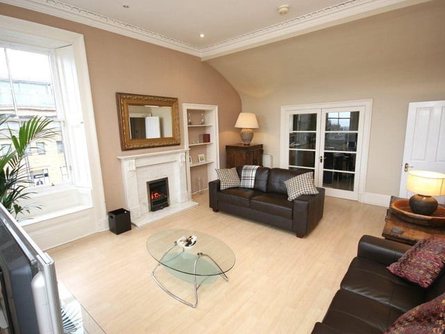 3 bed flat to rent - £6,000 pcm (£1,385 pw).
*festival let*
