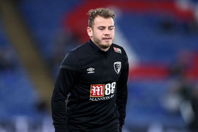 Arsenal are still leading the chase to sign Bournemouth winger Ryan Fraser, despite Liverpool holding advanced talks with the player. (Daily Mirror)