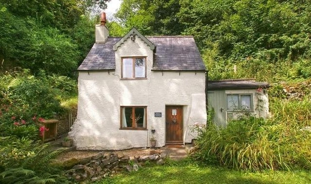 This cosy, two-bedroom detached cottage on Dale Road, Matlock, has a sitting room with a log burning stove. The property also has a guesthouse cabin containing a living dining kitchen, bedroom and shower room. The cottage is on the market for £325,000, for more details call Sally Botham Estates on 01629 347105.