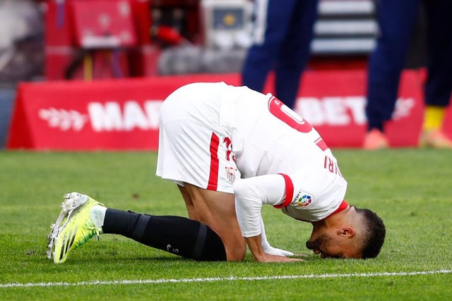 West Ham United are expected to make a fresh move to sign Sevilla striker Youssef En-Nesyri. The Hammers have already had one bid rejected this month. (Mirror)

 (Photo by Fran Santiago/Getty Images)