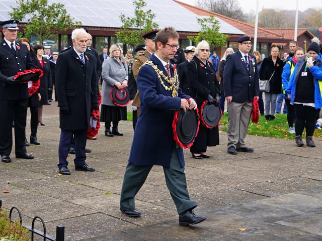 Mayor Andy Abrahams laying a wreath