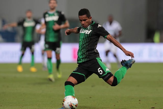 Sassuolo’s Brazilian left-back Rogerio is on the verge of joining Newcastle United in a £12.5m deal. (Gianluca Di Marzio)