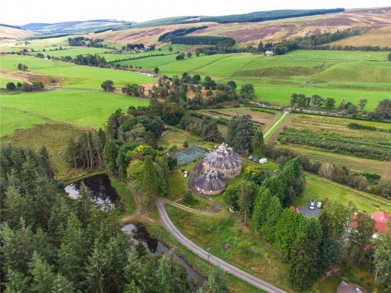 Beautiful countryside setting.