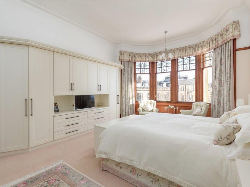 Principal bedroom.