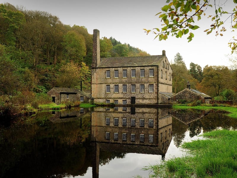 Tour a 100% off-grid 19th-century cotton mill nestled deep in a wooded valley, featuring five floors of industrial history and woodland paths. 🏰 Hebden Bridge, West Yorkshire, HX7 7AP