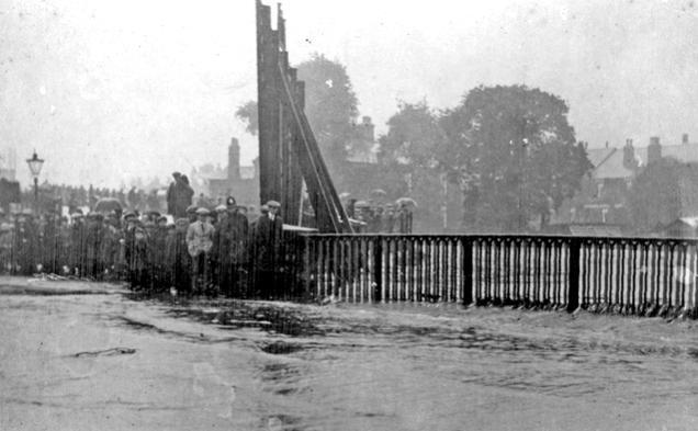 Flooding in 1922 at Heeley Bottom