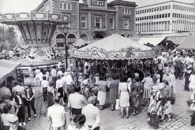 Chesterfield Medieval Market - the general scene in the market place, Chesterfield, as the fair gets in to full swing - 26th July 1983