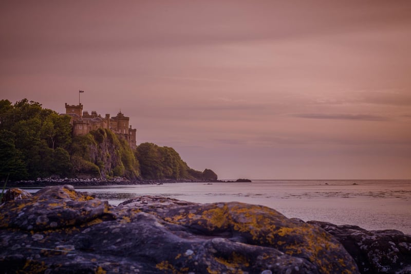 This 11km stretch of the Ayrshire Coastal Route takes you between the harbours of Maidens and Dunure via the amazing 18th century Culzean Castle. There are also sandy beaches, lush farmland and sections of woodland.