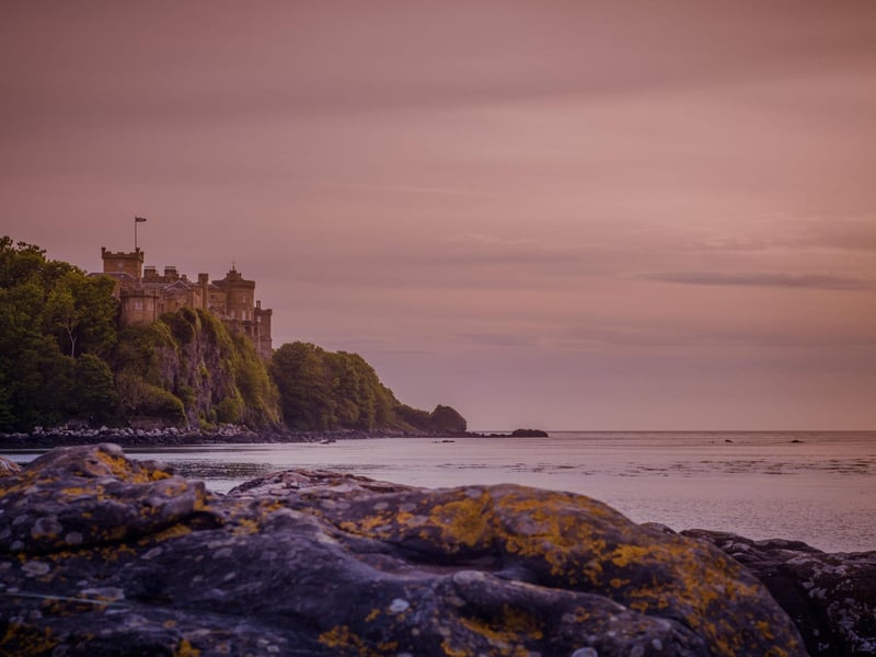 This 11km stretch of the Ayrshire Coastal Route takes you between the harbours of Maidens and Dunure via the amazing 18th century Culzean Castle. There are also sandy beaches, lush farmland and sections of woodland.