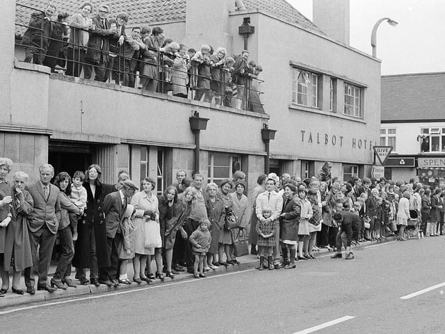 Taken in 1971, this shows the crowds of people watching the carnival, and great view of The Talbot in the 70s