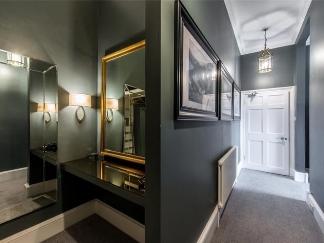 Dressing room.