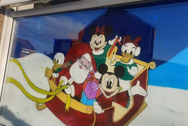 Mickey and friends get ready for Christmas!