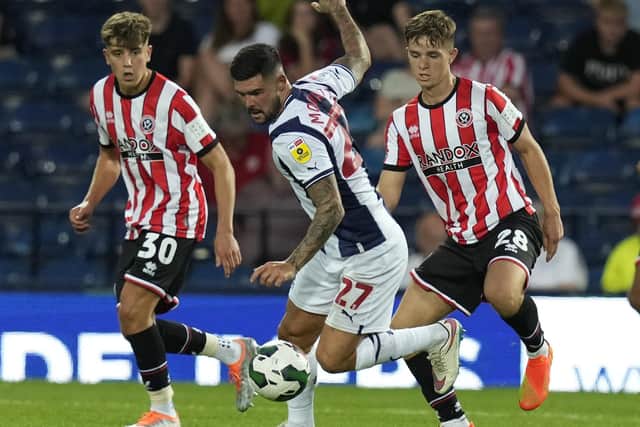Alex Mowatt of West Bromwich Albion  is marshalled by Oliver Arblaster and James McAtee of Sheffield United: Andrew Yates / Sportimage
