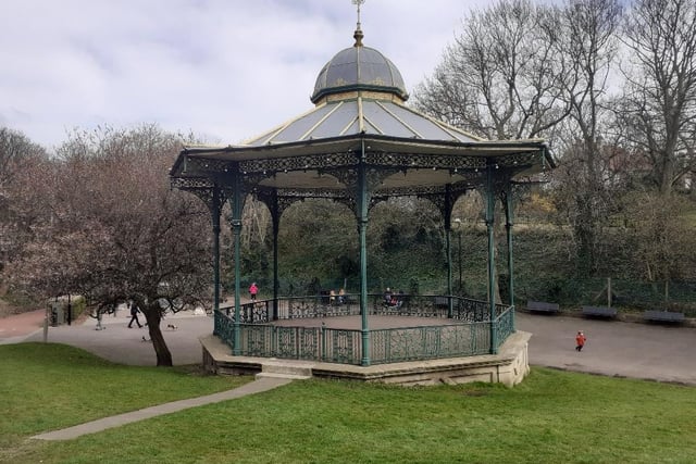 There's usually some great musicians we can see for free during a bank holiday. Unfortunately the bandstands all look like this at the moment.