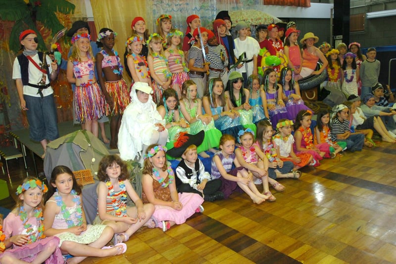 The cast of the Lydgate Junior School' Coconut Island production in July 2007