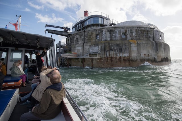 Guests arrive by boat at Spitbank Fort