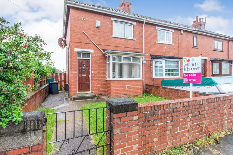 uide price

This 2 bed end terrace on Dixon Crescent Balby is for sale with a guide price of £65,000. https://www.zoopla.co.uk/for-sale/details/59024543/