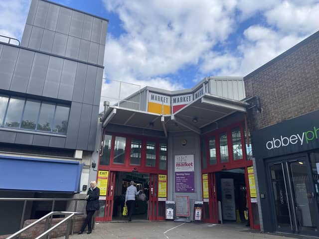 Proposals to scrap the upgrade of Rotherham’s market in a bid to save the council more than £30m over the next two years have been voted down by opposition councillors.