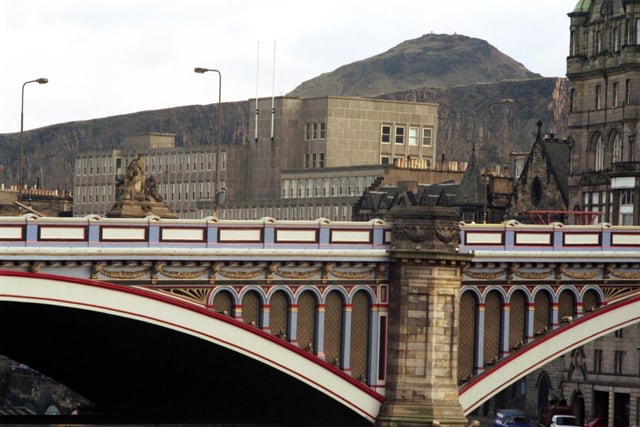 Edinburgh's North Bridge was renovated and painted blue and red in November 1990.