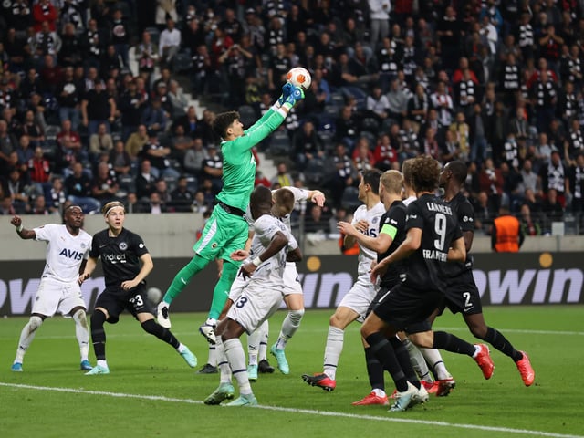 Newcastle United are reportedly bid £14 million for Fenerbahce goalkeeper Altay Bayindir, however the Turkish giants are likely to ask for more money. The 23-year-old has four clean sheets in 12 appearances this season. (A Spor)
