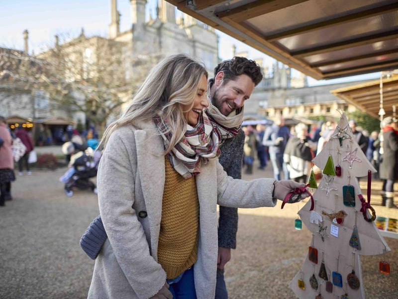 A highly popular and magical Christmas fair set against the spectacular backdrop of Burghley House, offering over 150 stalls selling artisan and unique gifts. Visitors can shop for perfect presents and enjoy a range of delicious festive food and drink treats. 🗺️ Burghley House, Stamford, PE9 4QN