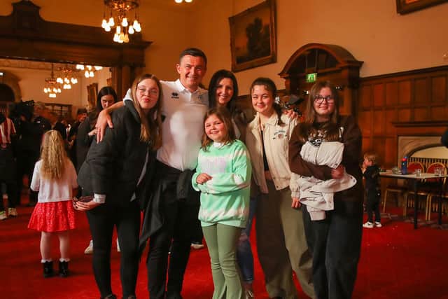 Sheffield United's promotion winning manager Paul Heckingbottom with his family: Paul Thomas /Sportimage