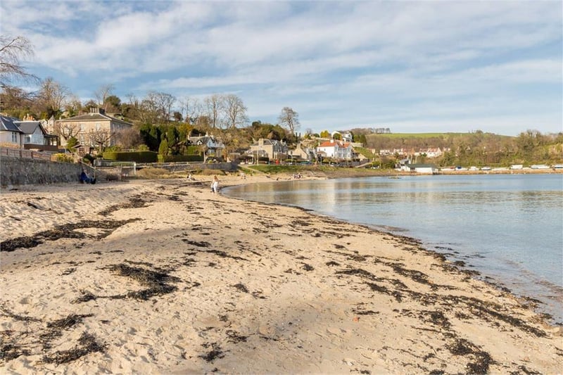 The apartment is just minutes from the beautiful beaches at Aberdour.