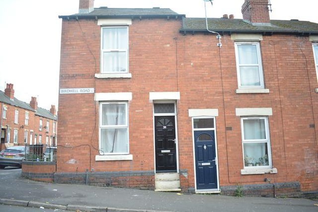 This two bedroom end terrace has no upward chain.