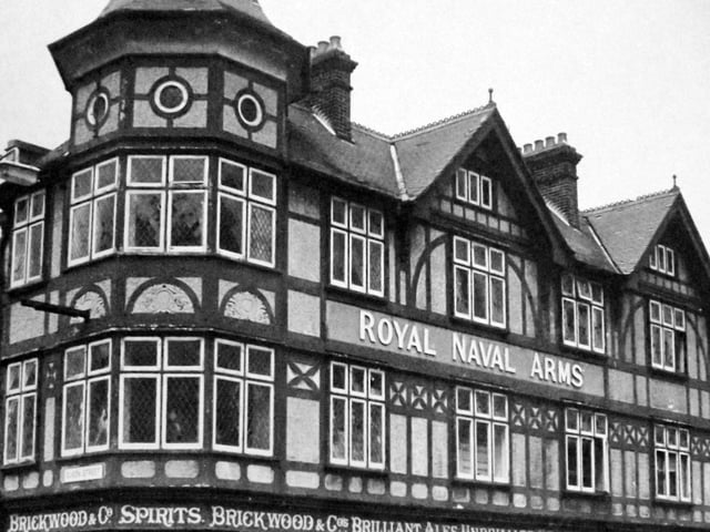 Dating back to at least the 18th century, this pub was close to the navy dockyard. It was given a witch's hat during a rebuild in early 1900s. It closed in 1970s.