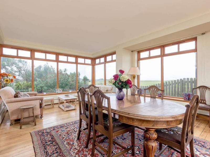 Sitting room / Dining room.