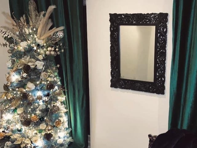 Samantha Jane sent in this stylish tree.