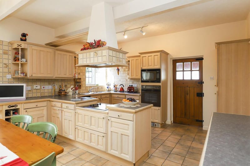 The breakfast kitchen features an Aga and integrated appliances.