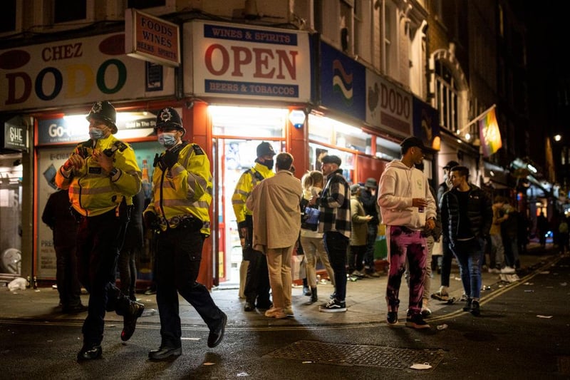 Police officers outside an off license on Old Compton Street in Soho after bars and restaurants closed on April 16, 2021 in London, England (Photo by Rob Pinney/Getty Images)