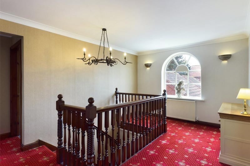 Spindled balustrade rail to the staircase and galleried landing, feature sealed unit double glazed window to the front elevation,  wall light points, loft access, fitted linen closet housing the hot water cylinder.