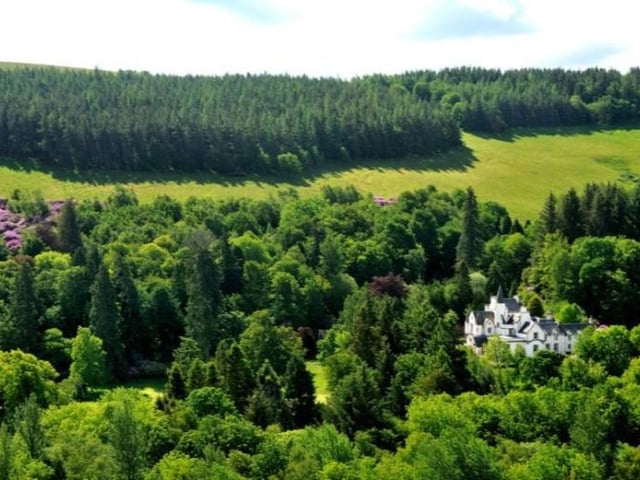 Found nestled among mature trees and sweeping hills, this historic Baronial mansion offers extensive accommodation, multiple bed and reception rooms within roughly 12 acres of land. It is also within easy commuting distance of Edinburgh.