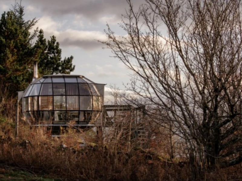 The location of the pod offers the unsual combination of complete privacy and 360 degree views.