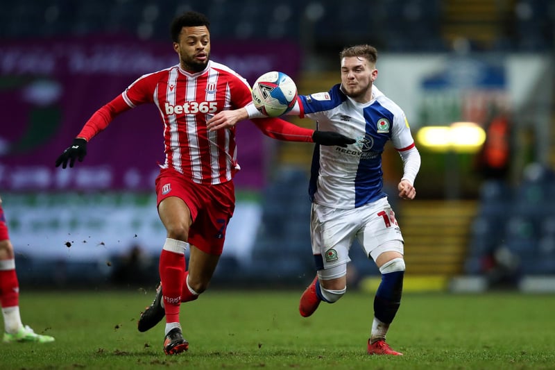 Wigan have signed midfielder Jordan Cousins following his departure from Stoke.