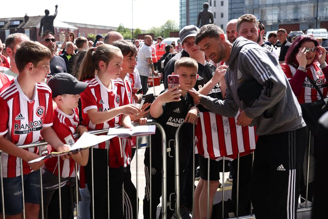 A  fan takes a selfie with Chris Basham of Sheffield Utd before the Sky Bet Championship match at Bramall Lane