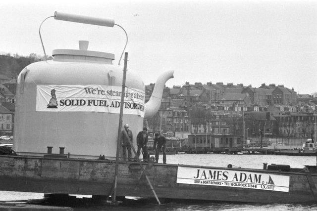 The Yellow Kettle being towed up the River Clyde to be installed at the Glasgow Garden Festival in March 1988