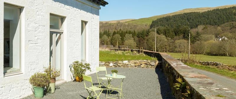 This traditional cottage has been lovingly refurbished to create the perfect relaxing hideaway. The bright and spacious living area is open plan and comes complete with a multi-fuel stove with feature flue that keeps the whole place nice and warm. Located in the Dumfries and Galloway, just 2.5 miles from the bustling village of Moniaive.