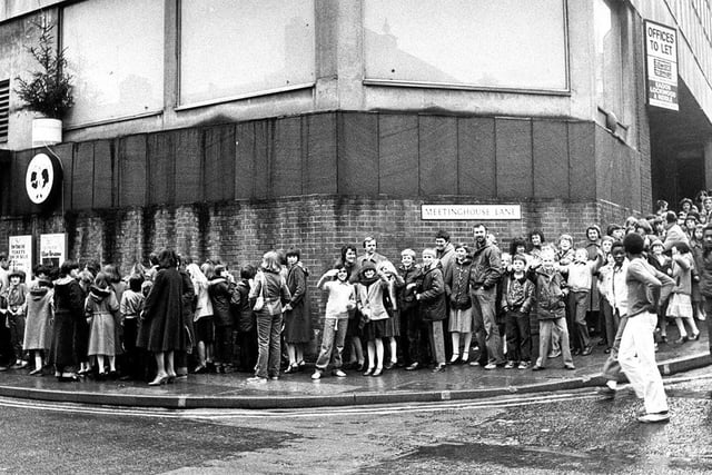 Queues outside Romeo & Juliet's for the Junior Star Christmas party... December 20, 1980