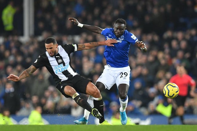 Everton will ‘bin’ striker Oumar Niasse when his contract expires next month. The 30-year-old was offered to Leeds in January. (Football Insider)